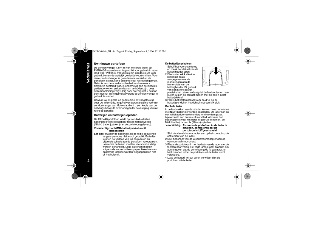 Motorola XTR446 Uw nieuwe portofoon, Batterijen en batterijen opladen, VoorzichtigHet NiMH-batterijpakket nooit demonteren 